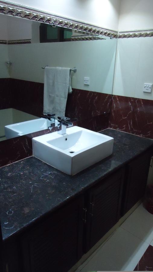 Midway Hotel & Restaurant Sadiqabad Exterior foto