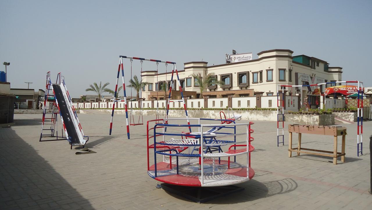 Midway Hotel & Restaurant Sadiqabad Exterior foto