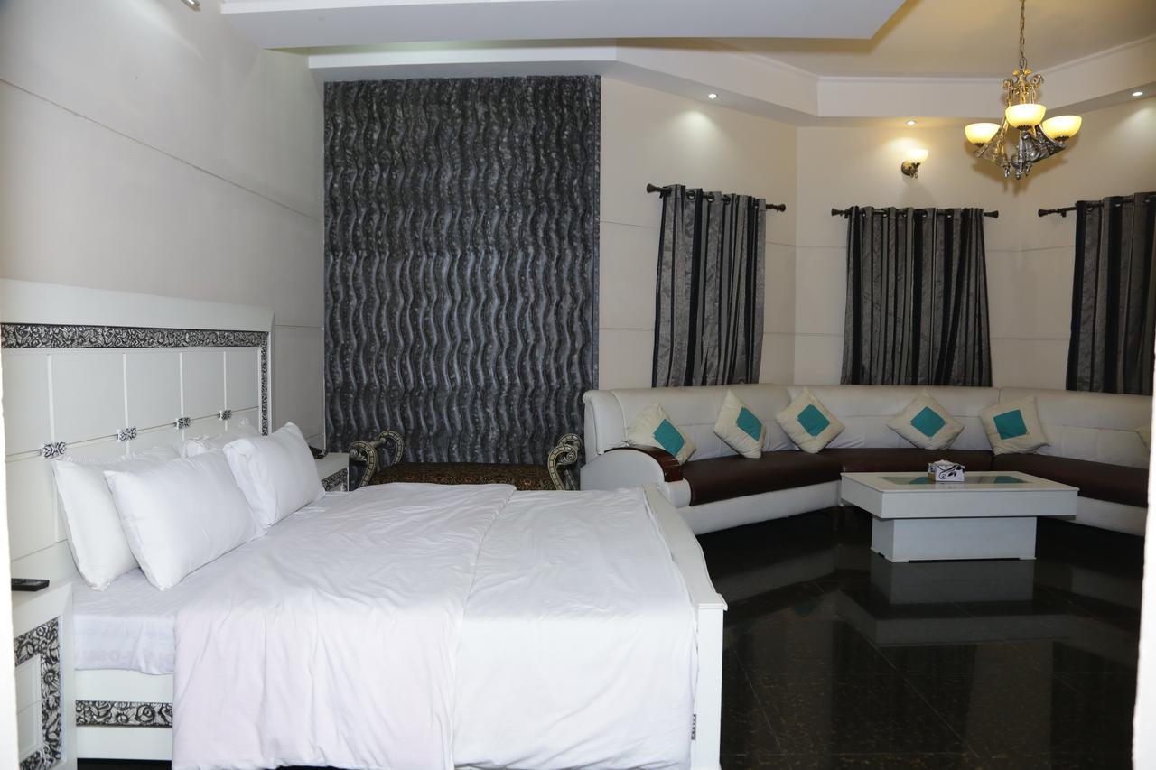 Midway Hotel & Restaurant Sadiqabad Exterior foto