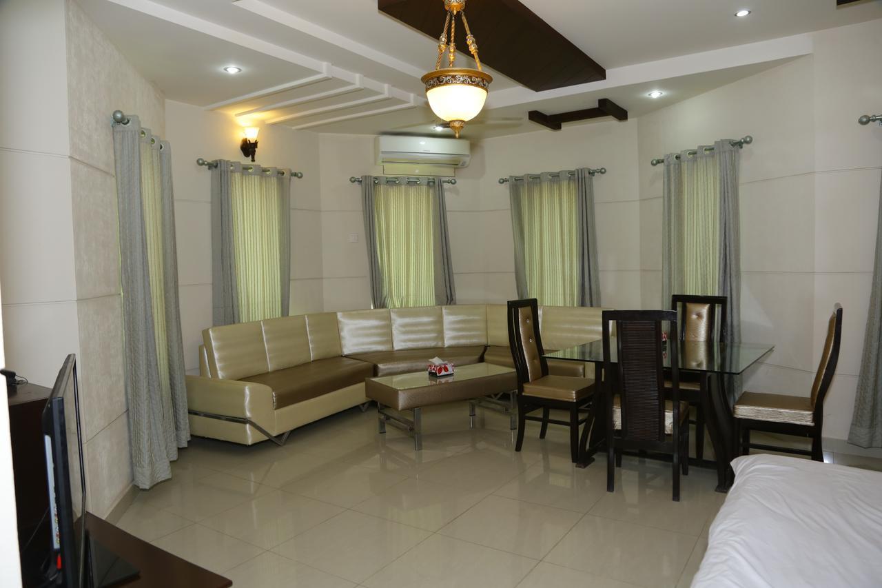 Midway Hotel & Restaurant Sadiqabad Exterior foto
