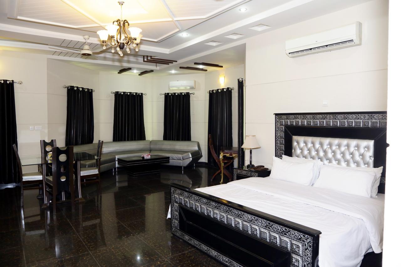 Midway Hotel & Restaurant Sadiqabad Exterior foto